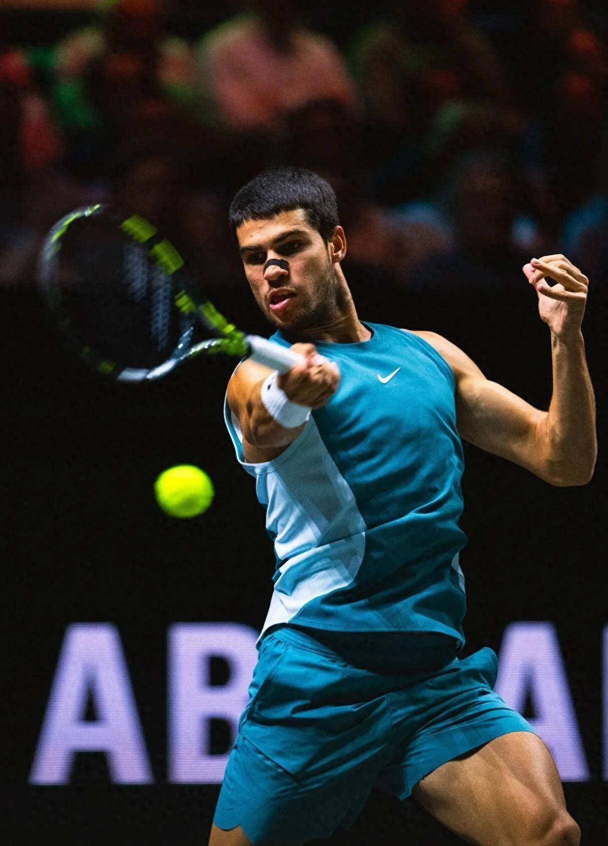 西班牙网球队险胜英国网球队，瓦林卡关键制胜