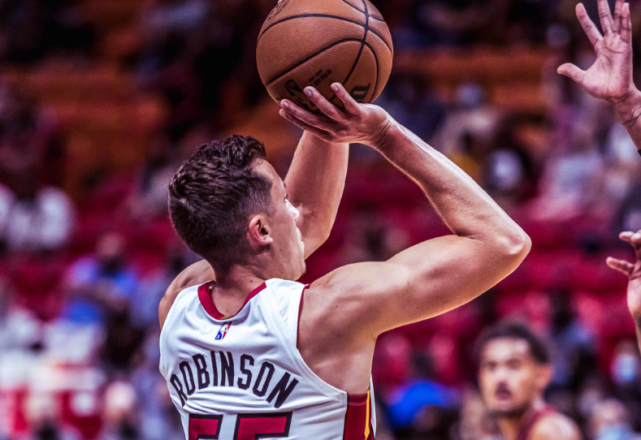 尼日利亚男篮逆转篮网，加里纳利三分雨点燃全场