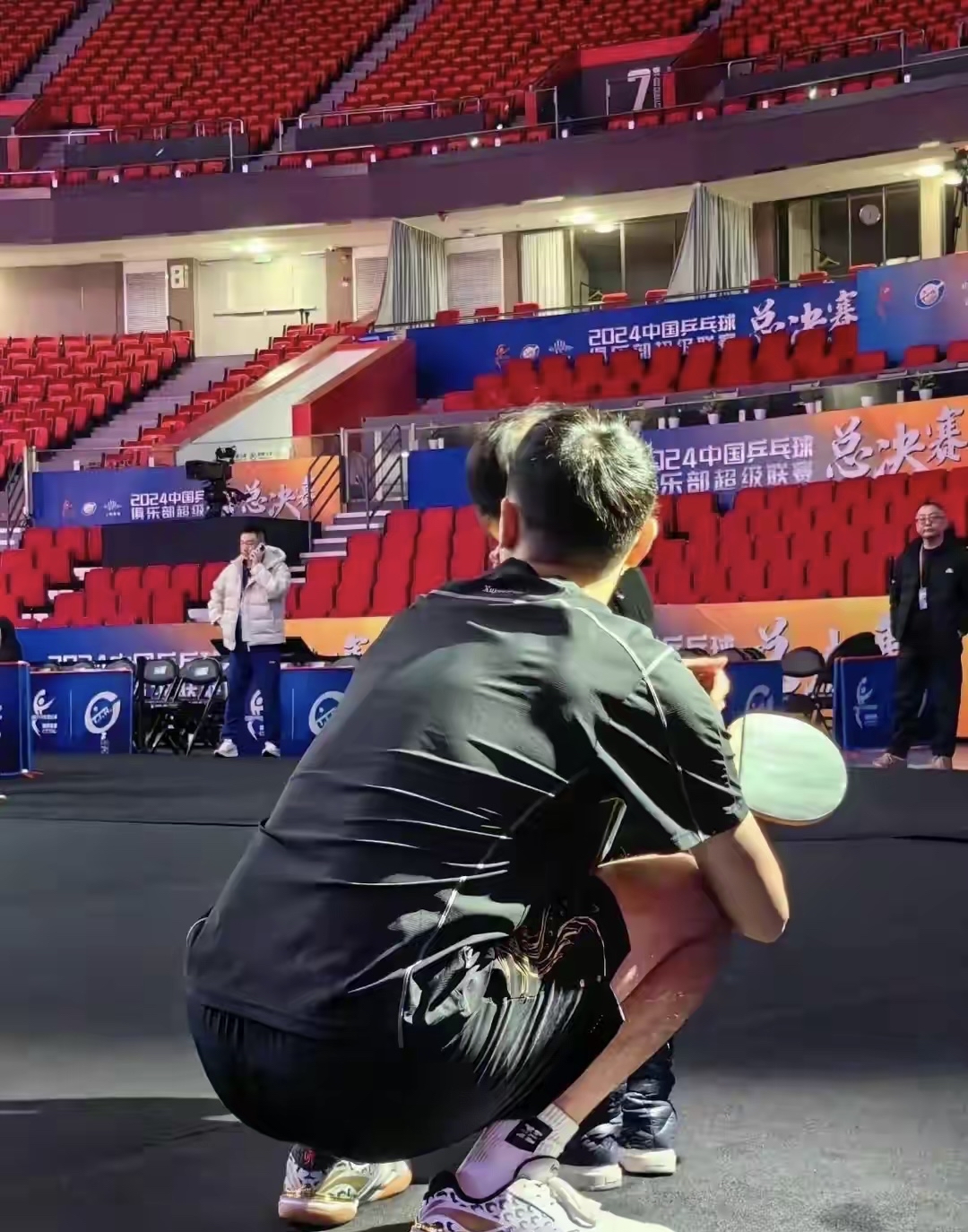 比利时乒乓球队轻取波兰乒乓球队，许昕完成帽子戏法