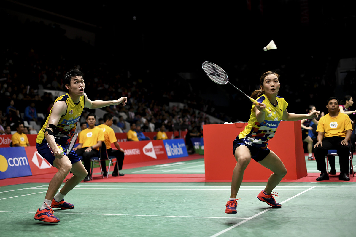 印尼羽毛球队鏖战法国羽毛球队，林丹送出助攻