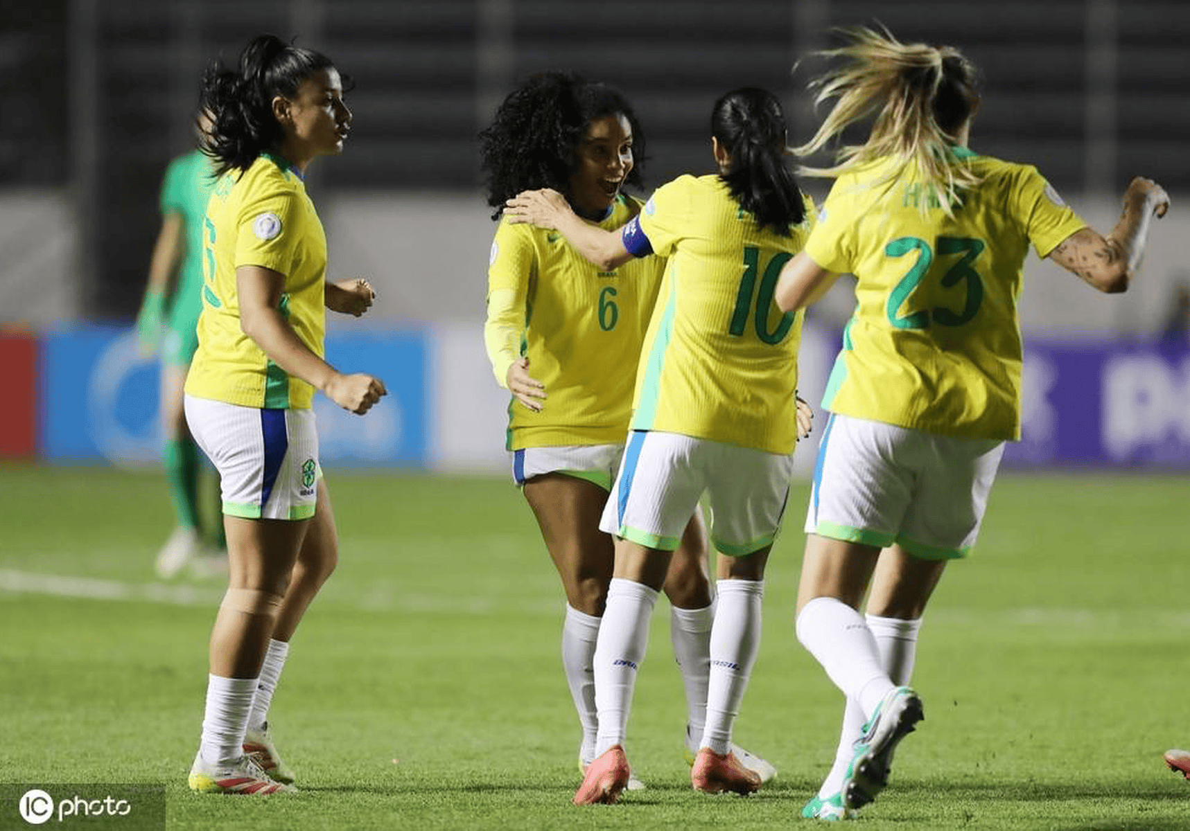 美洲杯小组赛落幕,强队悉数晋级 美洲杯小组赛落幕,强队悉数晋级