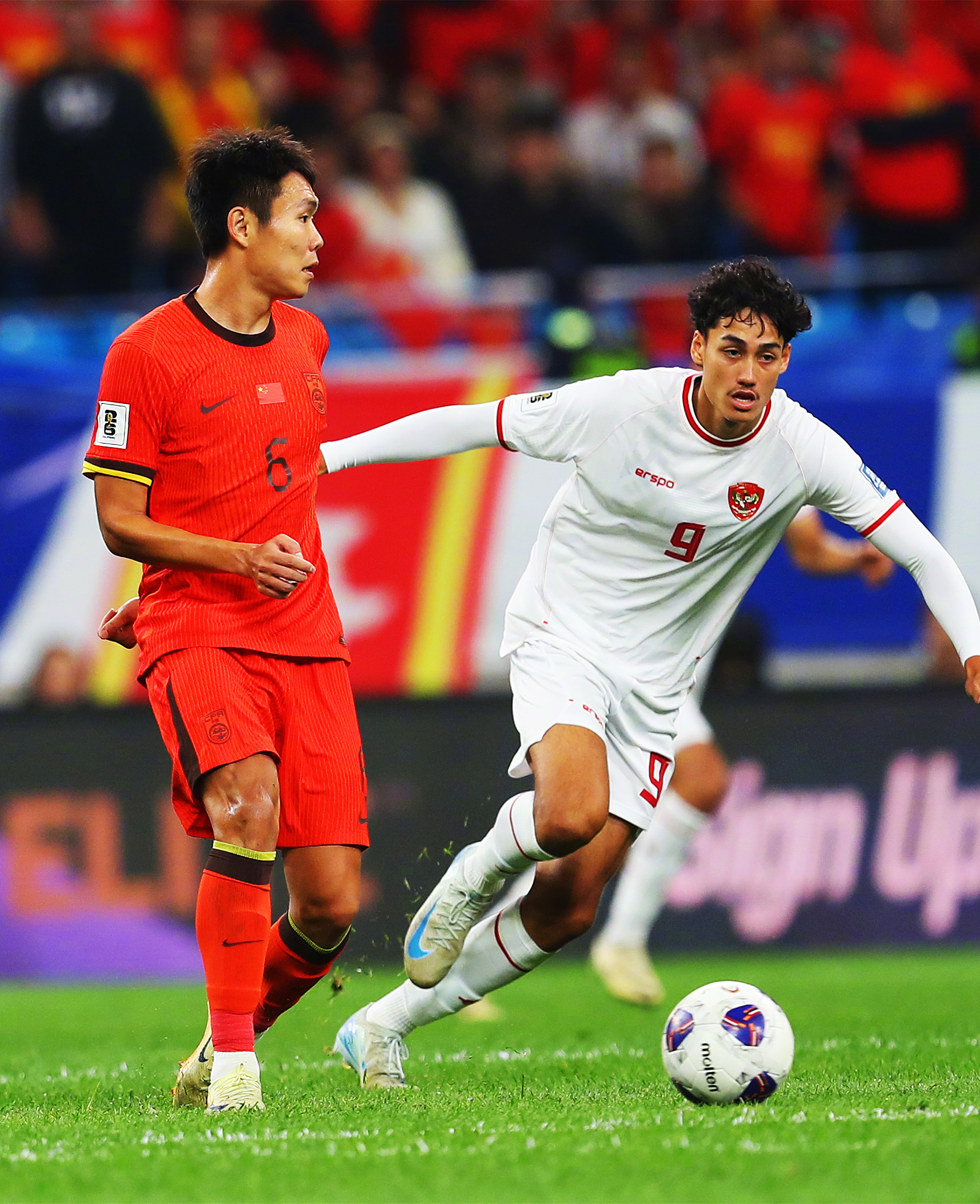 中国队横扫印尼队,桃田贤斗统治全场 中国队横扫印尼队,桃田贤斗统治全场