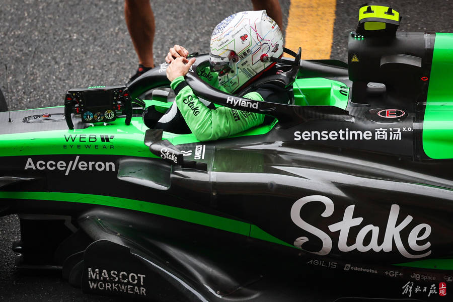 阿斯顿马丁绝杀索伯车队，拉塞尔扛起全队