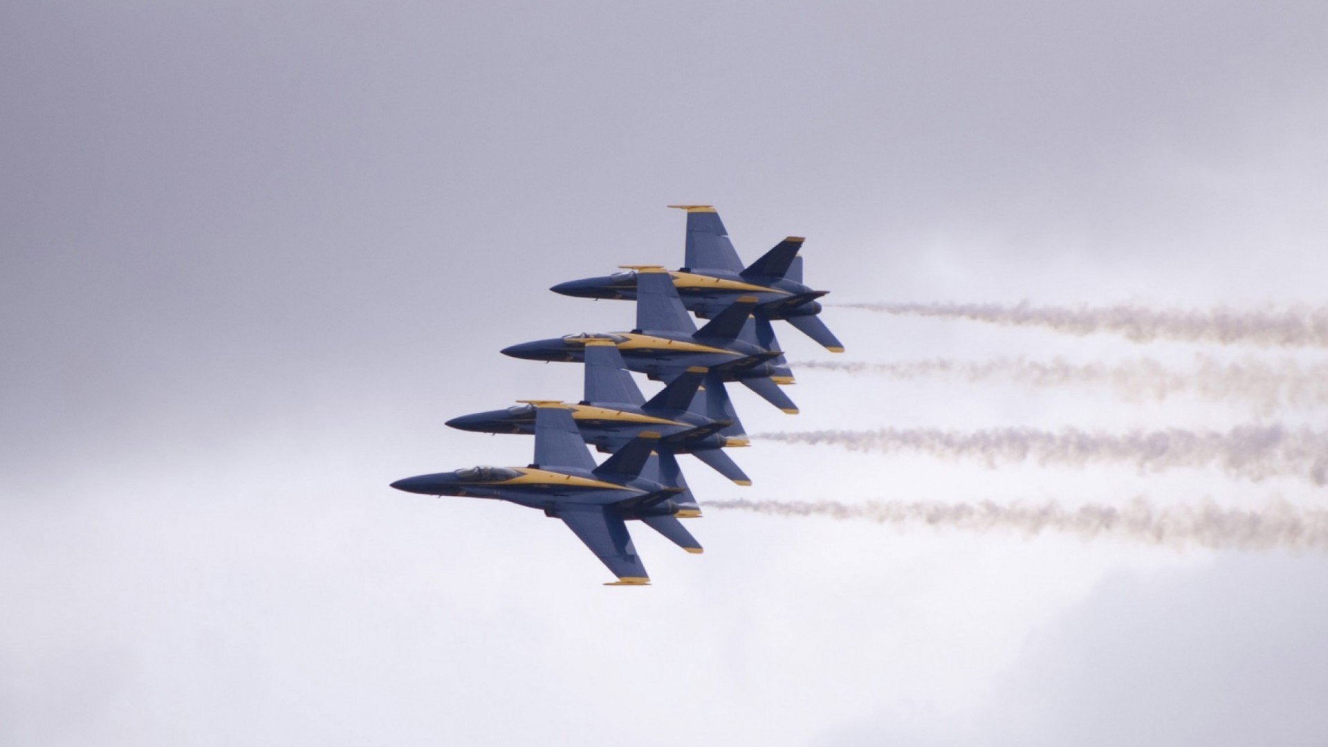 周冠宇的王者时刻，迈凯伦与梅赛德斯鏖战，他却统治全场