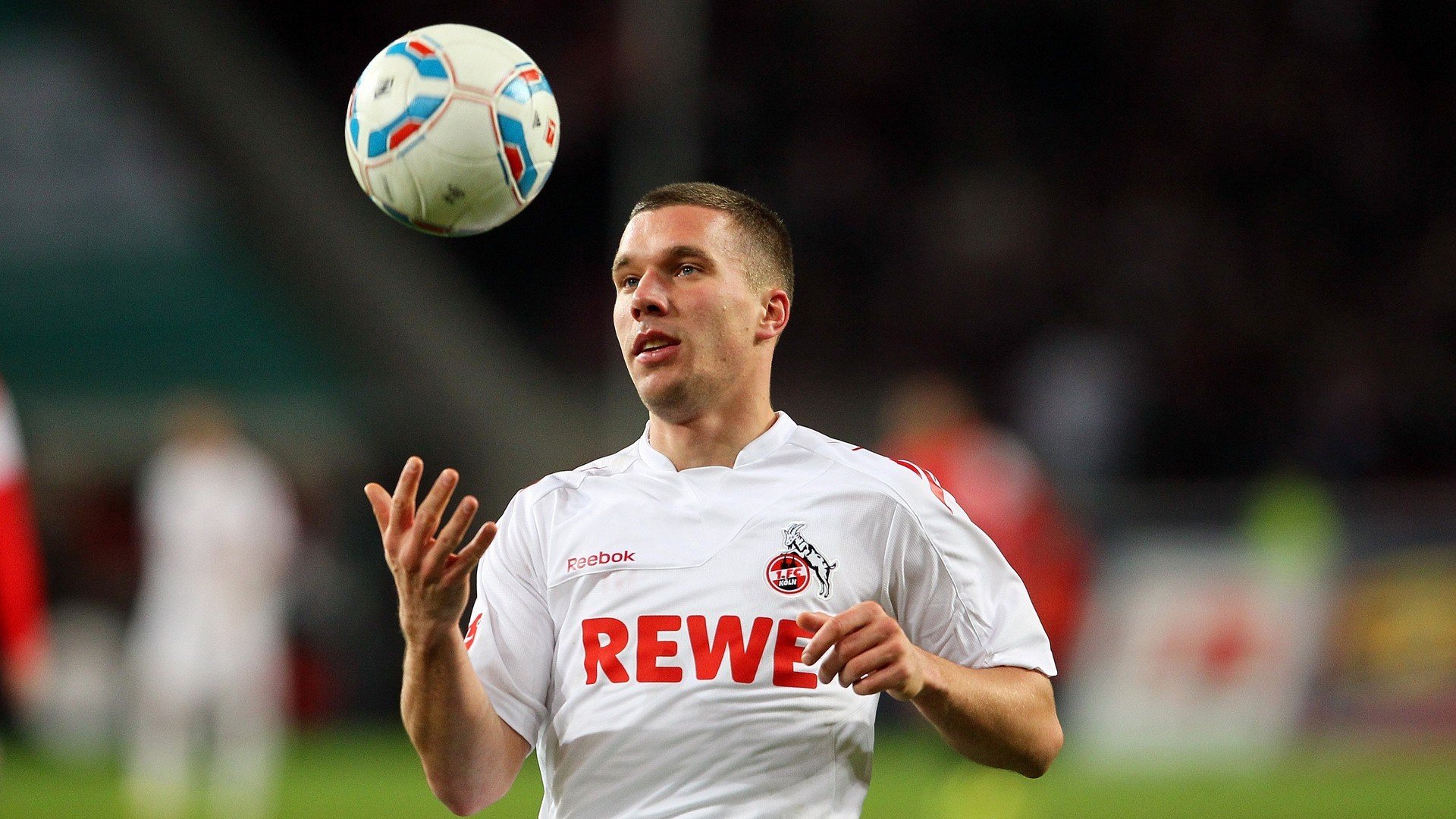 双重赛道的完全主宰，从篮网窒息防守到F1发车格上的终极接管