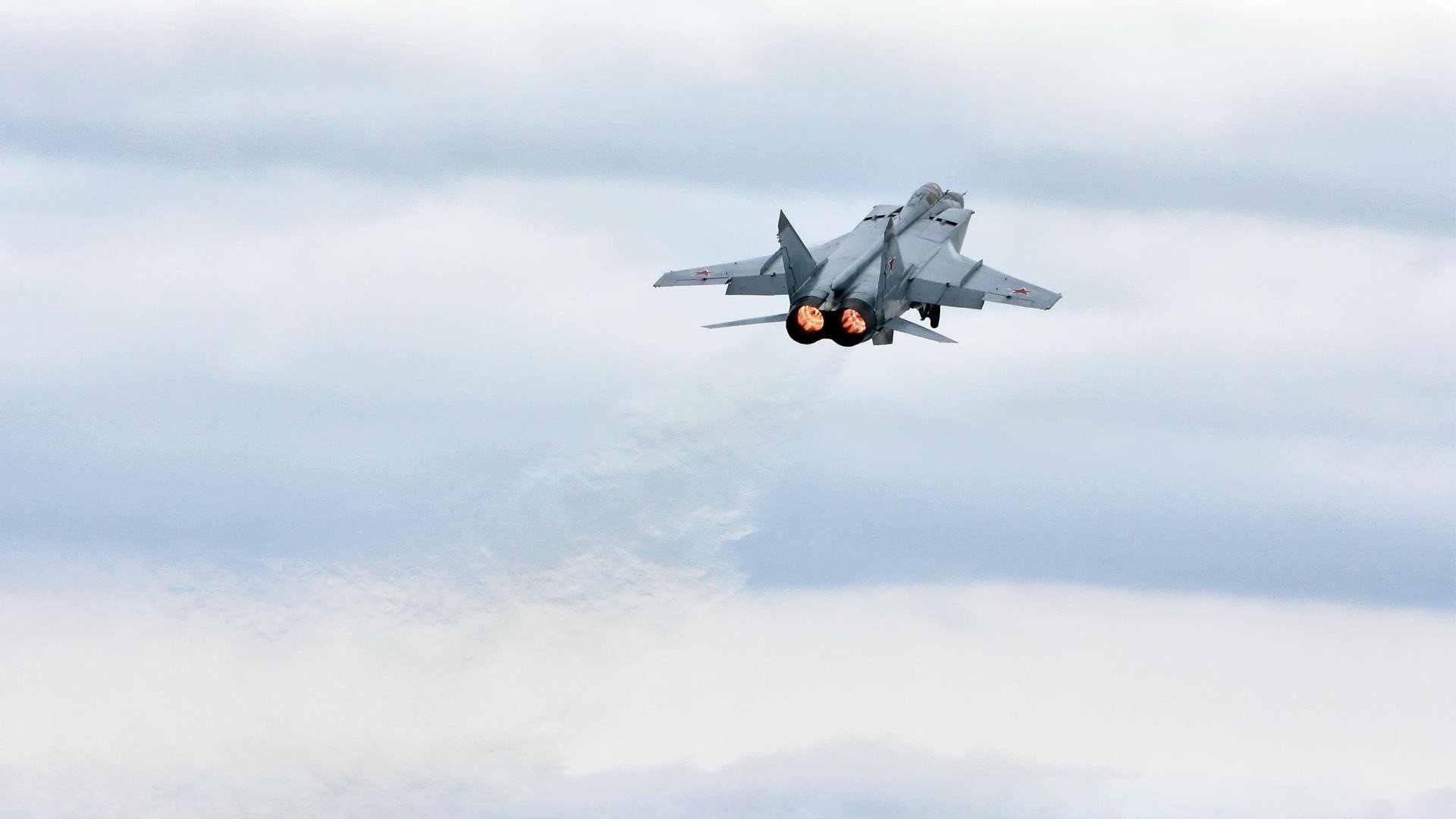 绿茵局中局，北非刺客的收割与三狮悲歌