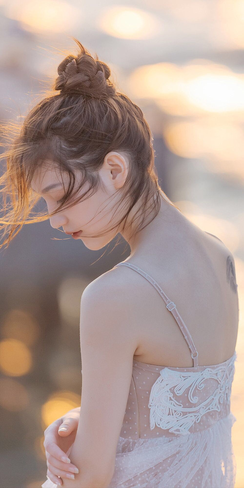 曼彻斯特红撕裂蓝黑铁幕，加克波的彩虹弧线与英格兰足球的旧约新生